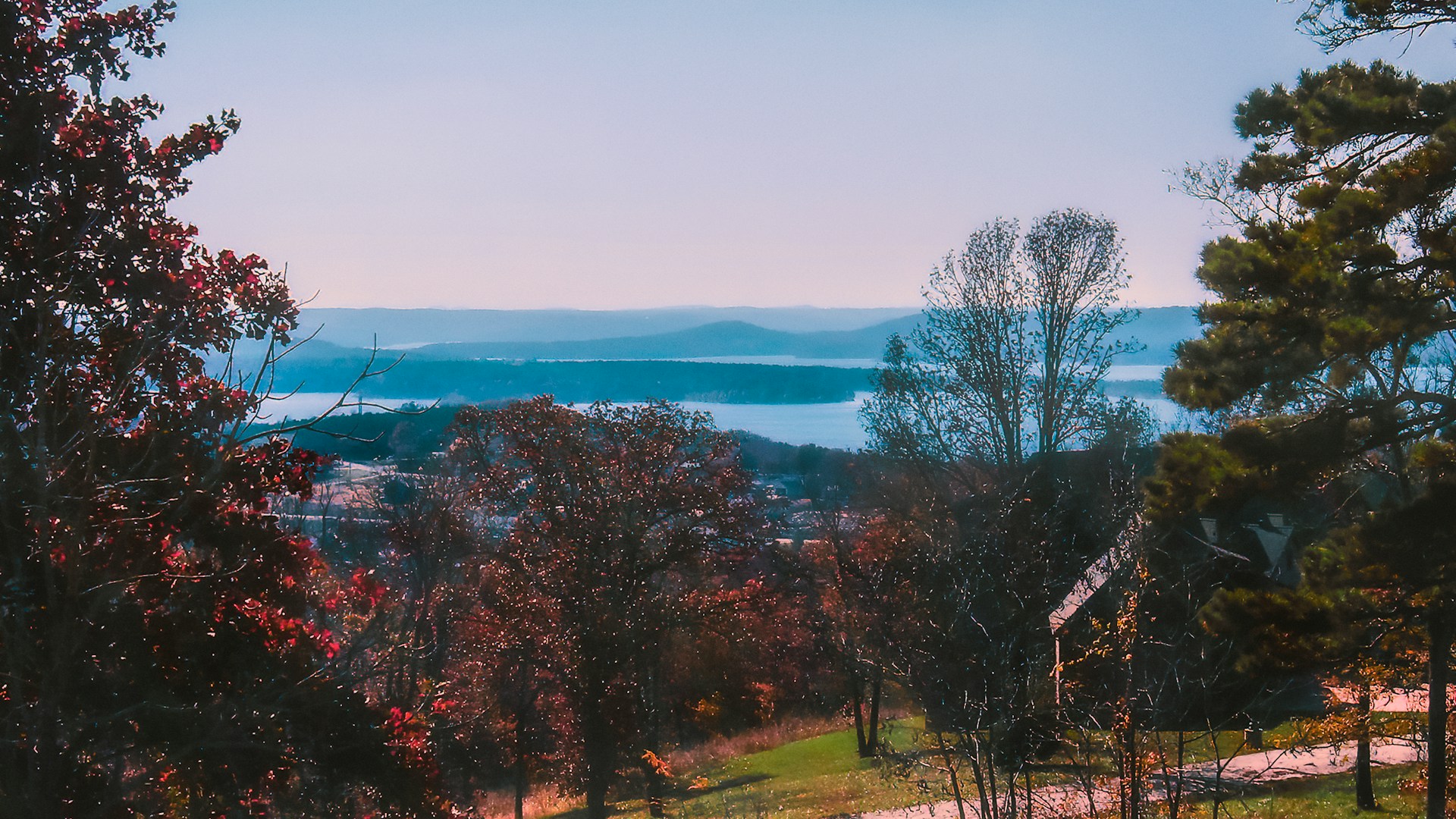 View of lake and mountains in Branson